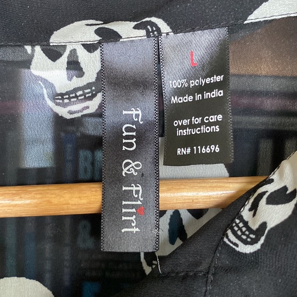 OCTOBER IS COMING Skull Motif “Fun and Flirt” Sheer High/Low Blouse Size Large - Picture 4 of 10